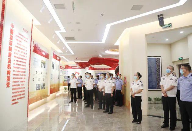 重庆市公安局最新任免，开启自然美景探索之旅的序章