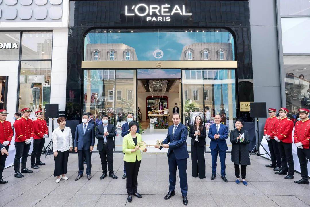 科技新品重塑生活体验，路微深顾安歌最新章节亮相！